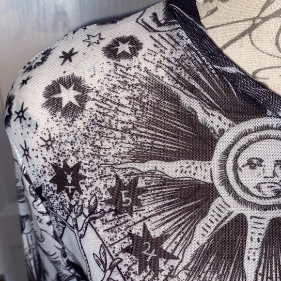 Abstract Print Lettuce Trim Sheer Mesh Top - Picture 3 of 3